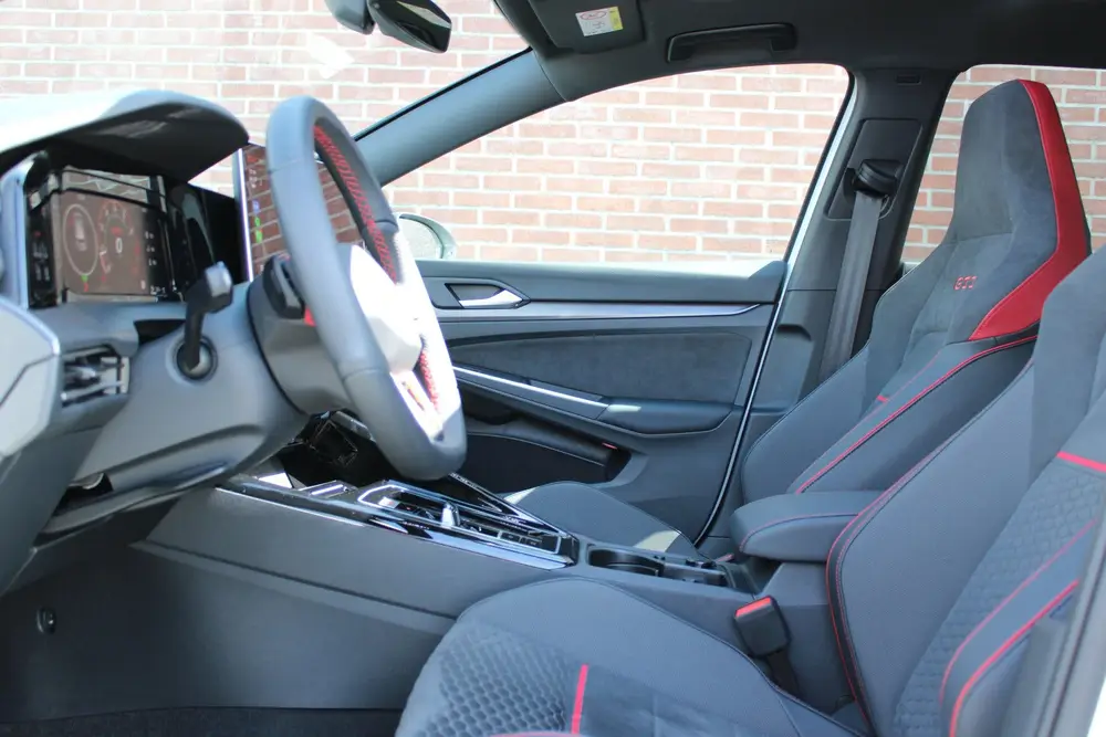 Volkswagen Golf 2.0 TSI 300PK GTI CLUBSPORT |AKRAPOVIC|PANO uit 2025, foto 9