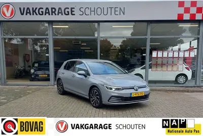 Volkswagen Golf 1.5 TSI Life Business 17 inch Sport st uit 2020