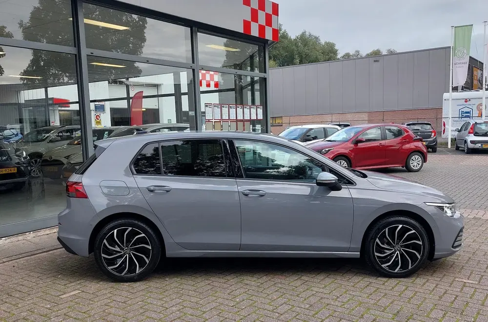 Volkswagen Golf 1.5 TSI Life Business 17 inch Sport st uit 2020, foto 2
