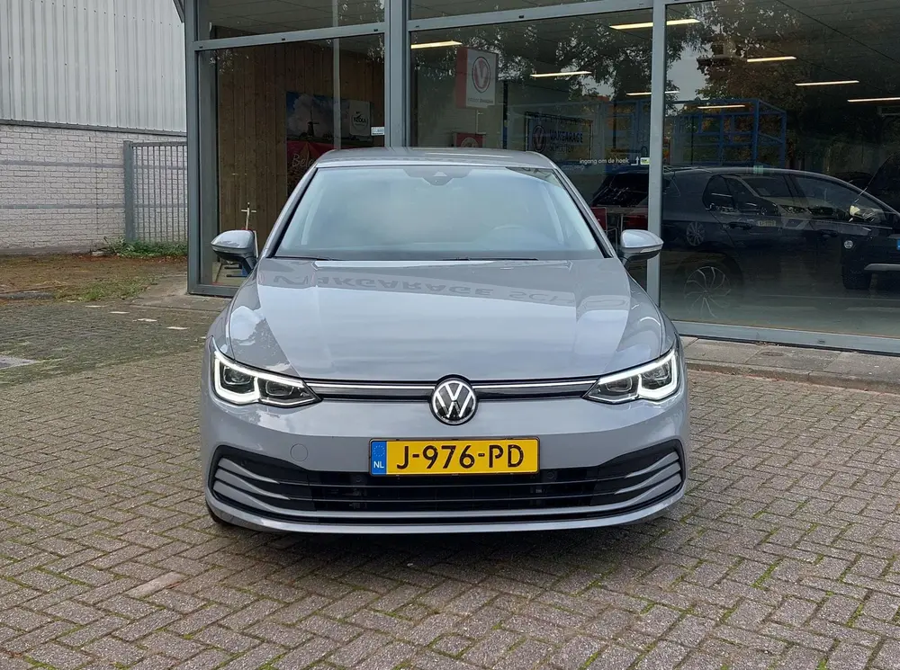 Volkswagen Golf 1.5 TSI Life Business 17 inch Sport st uit 2020, foto 3