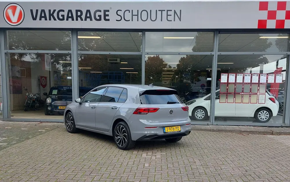 Volkswagen Golf 1.5 TSI Life Business 17 inch Sport st uit 2020, foto 4