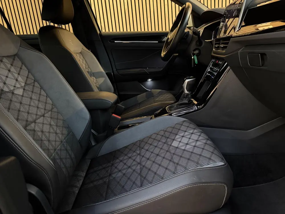 Volkswagen T-Roc 1.5 TSI R Line - Pano - Beats Audio uit 2023, foto 8