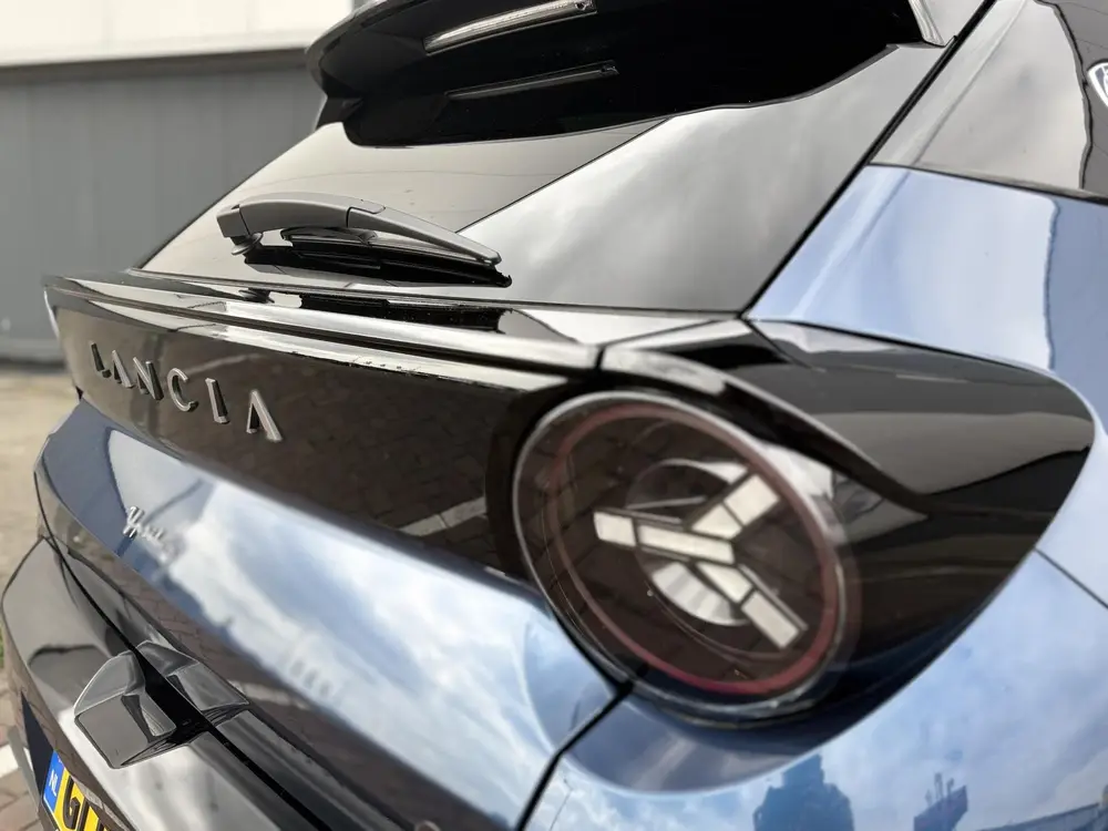 Lancia Ypsilon Edizione Limitata Cassina Navigatie | Apple c uit 2024, foto 13
