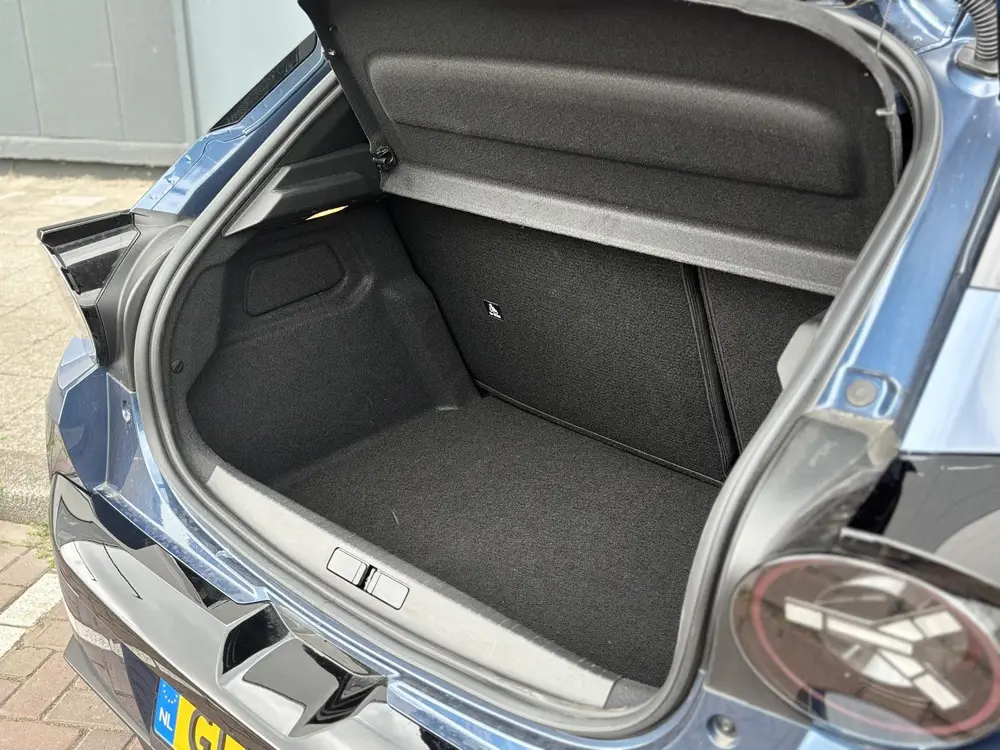 Lancia Ypsilon Edizione Limitata Cassina Navigatie | Apple c uit 2024, foto 14