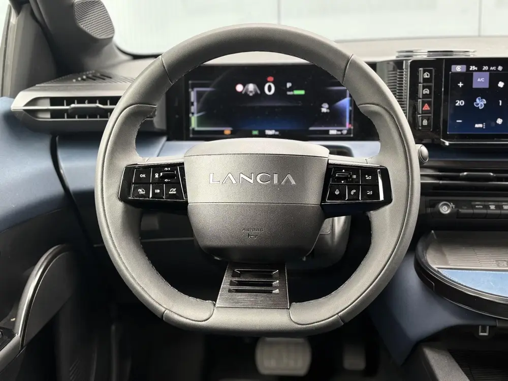 Lancia Ypsilon Edizione Limitata Cassina Navigatie | Apple c uit 2024, foto 16