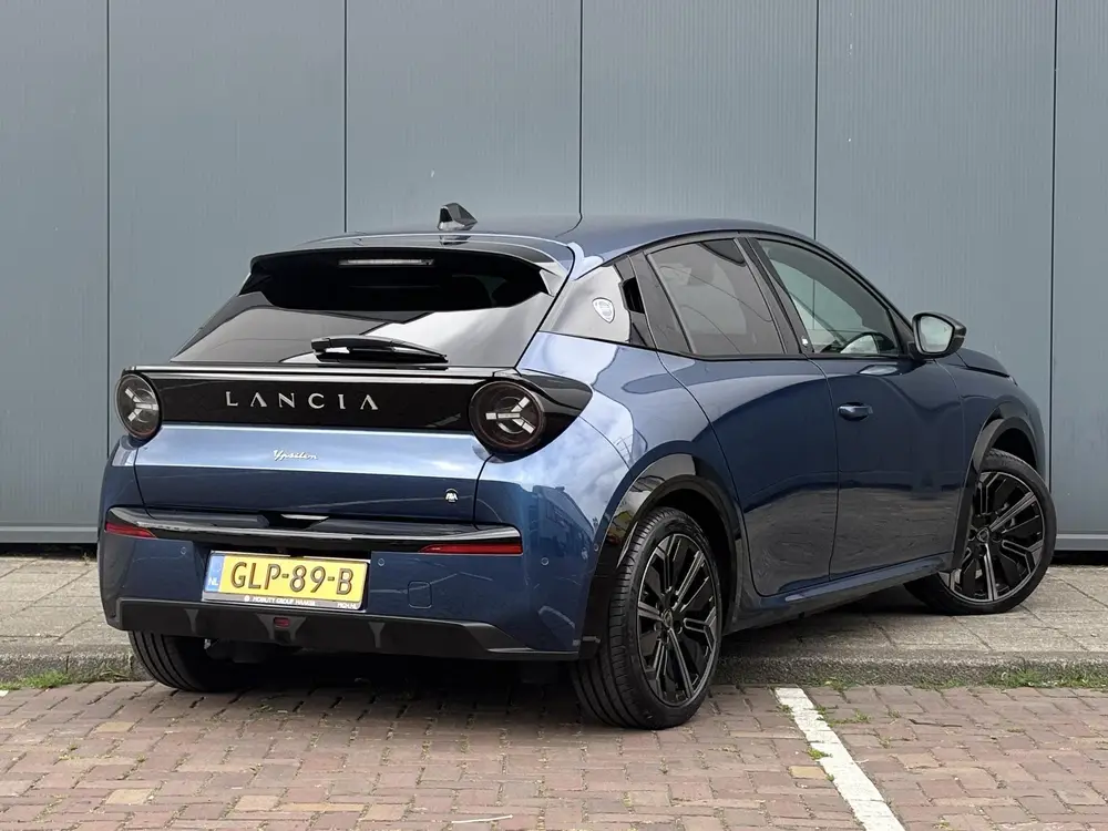 Lancia Ypsilon Edizione Limitata Cassina Navigatie | Apple c uit 2024, foto 3