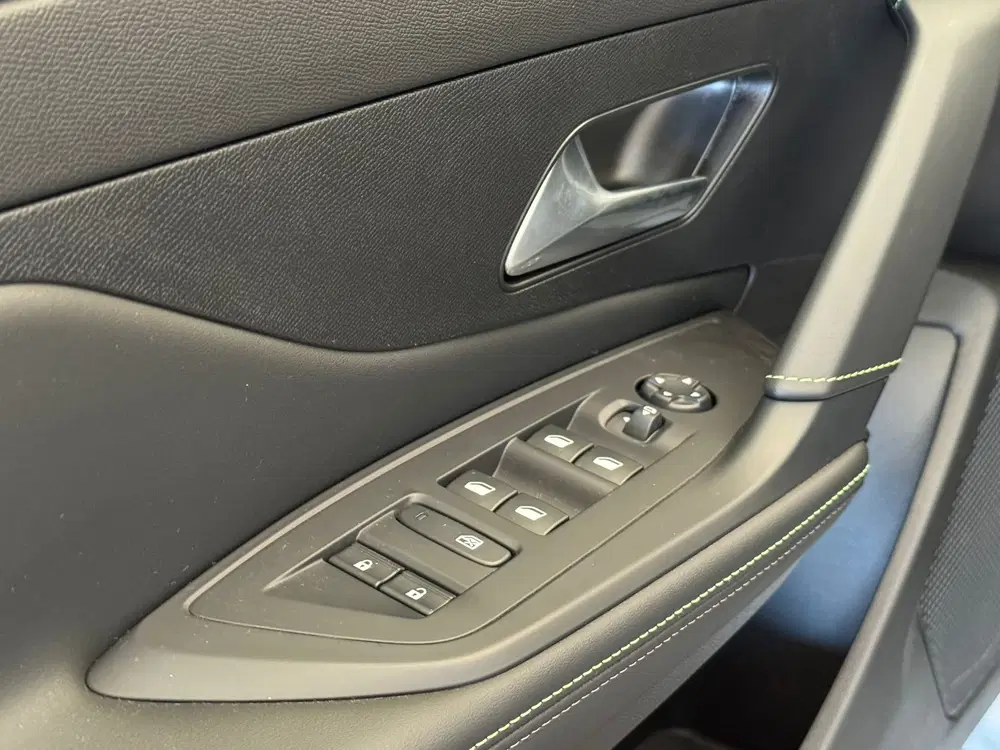 Peugeot 408 1.2 Hybrid 136 e-DCS6 GT uit 2025, foto 17