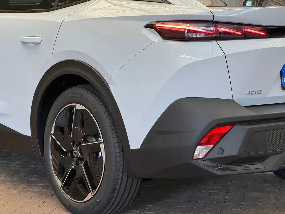 Peugeot 408 1.2 Hybrid 136 e-DCS6 GT uit 2025, foto 5