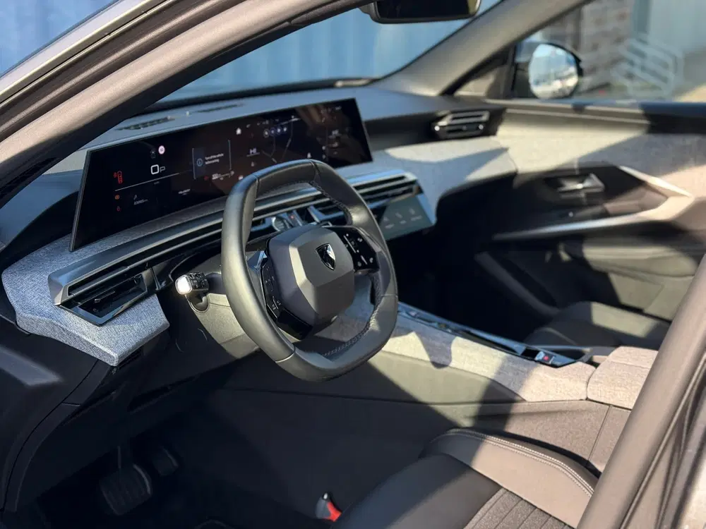 Peugeot 5008 1.2 Hybrid 136 Allure uit 2025, foto 12