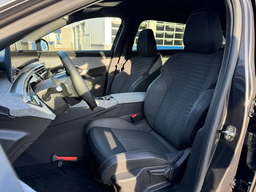 Peugeot 5008 1.2 Hybrid 136 Allure uit 2025, foto 13