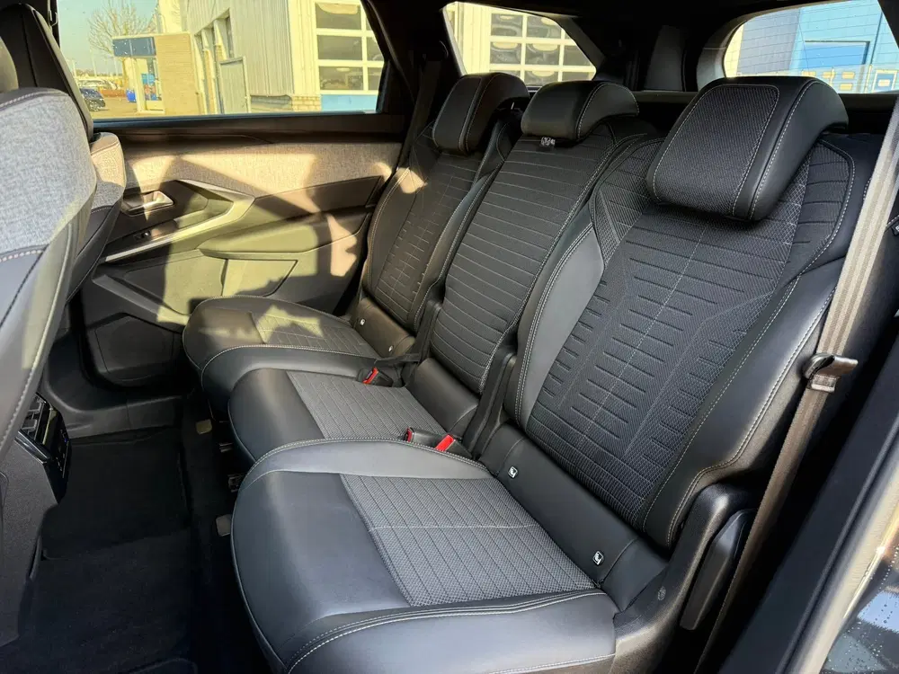 Peugeot 5008 1.2 Hybrid 136 Allure uit 2025, foto 14