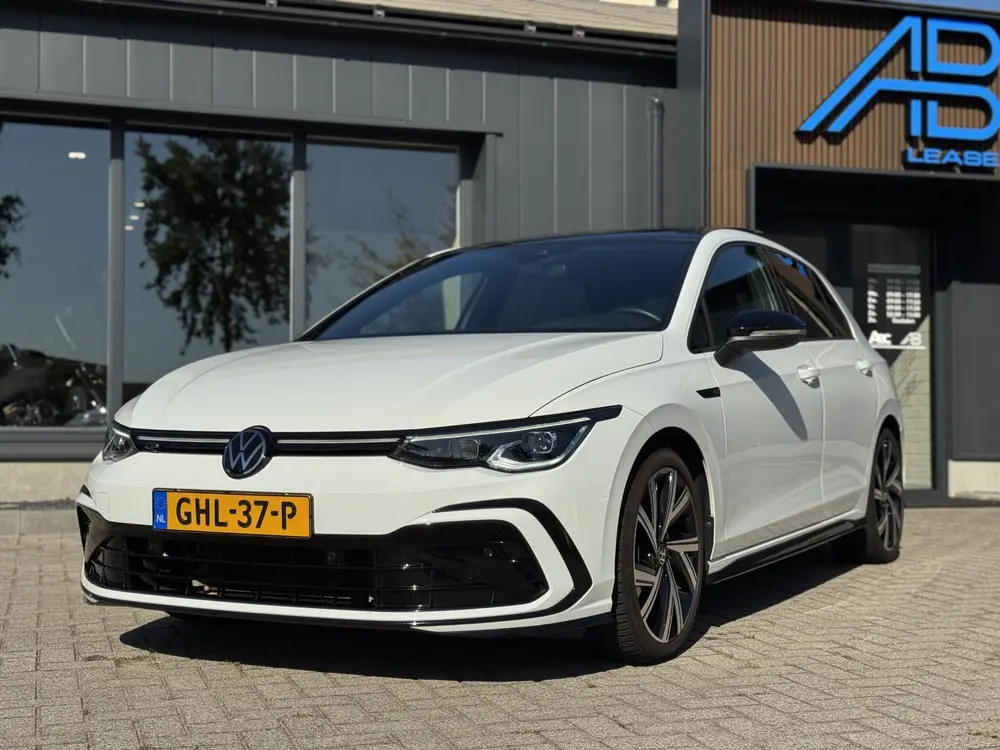Volkswagen Golf 1.5 eTSI R-Line Business Pano Sfeer uit 2023