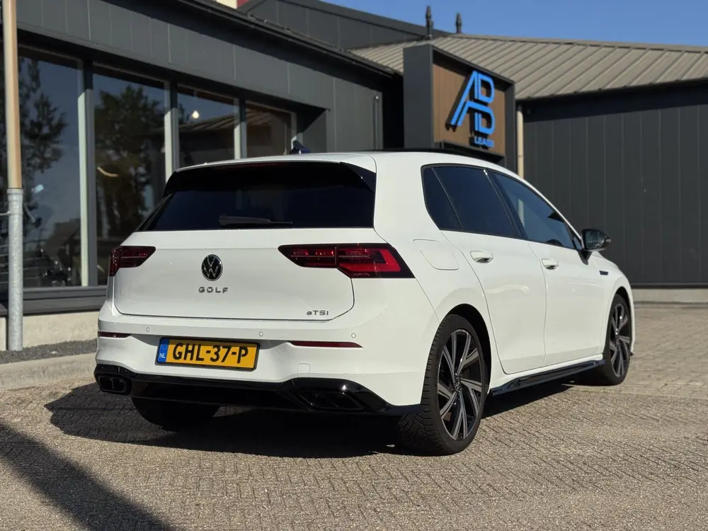 Volkswagen Golf 1.5 eTSI R-Line Business Pano Sfeer uit 2023, foto 12