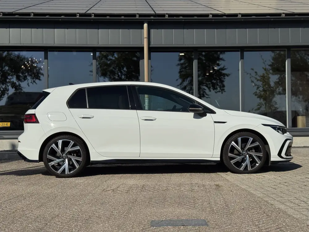 Volkswagen Golf 1.5 eTSI R-Line Business Pano Sfeer uit 2023, foto 13
