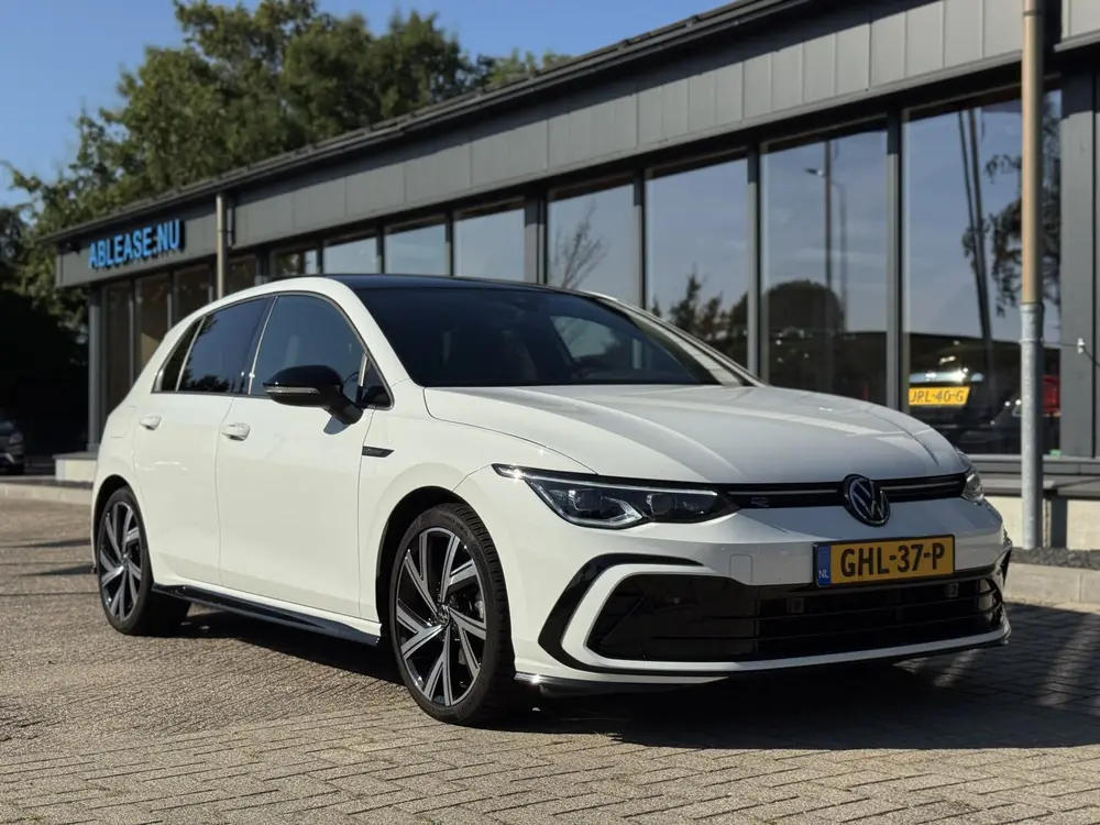 Volkswagen Golf 1.5 eTSI R-Line Business Pano Sfeer uit 2023, foto 14