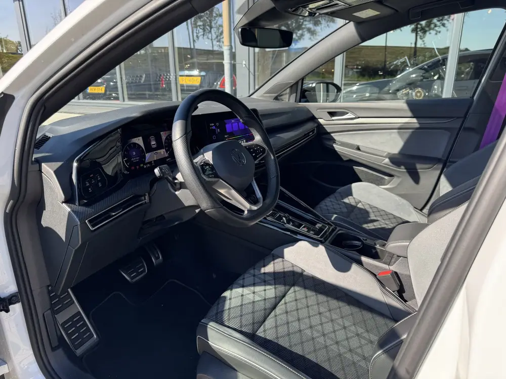 Volkswagen Golf 1.5 eTSI R-Line Business Pano Sfeer uit 2023, foto 4