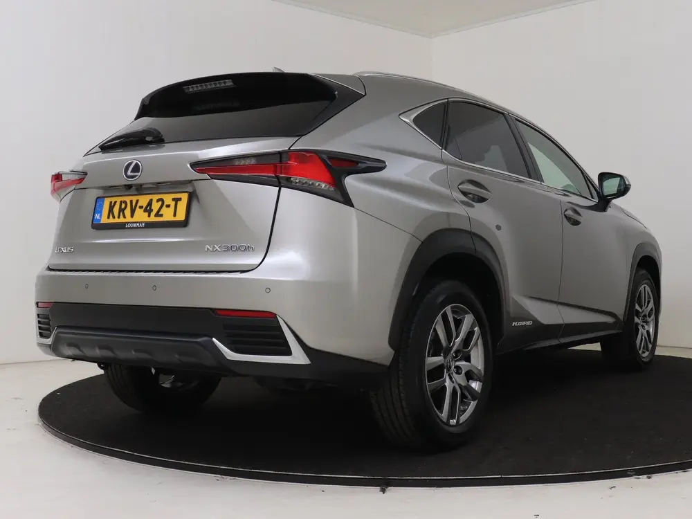 Lexus NX 300h AWD Luxury Line | Dealer Onderhouden | Schuif/ uit 2020, foto 2