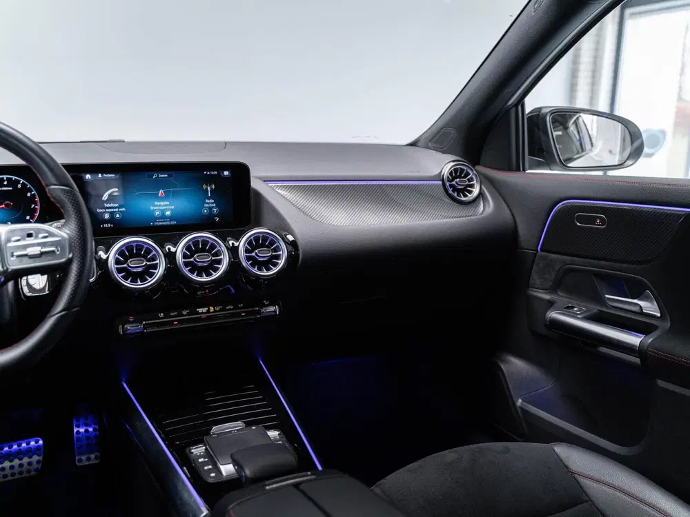 Mercedes-Benz GLA 200 AMG Line Pano ACC 19' uit 2022, foto 19