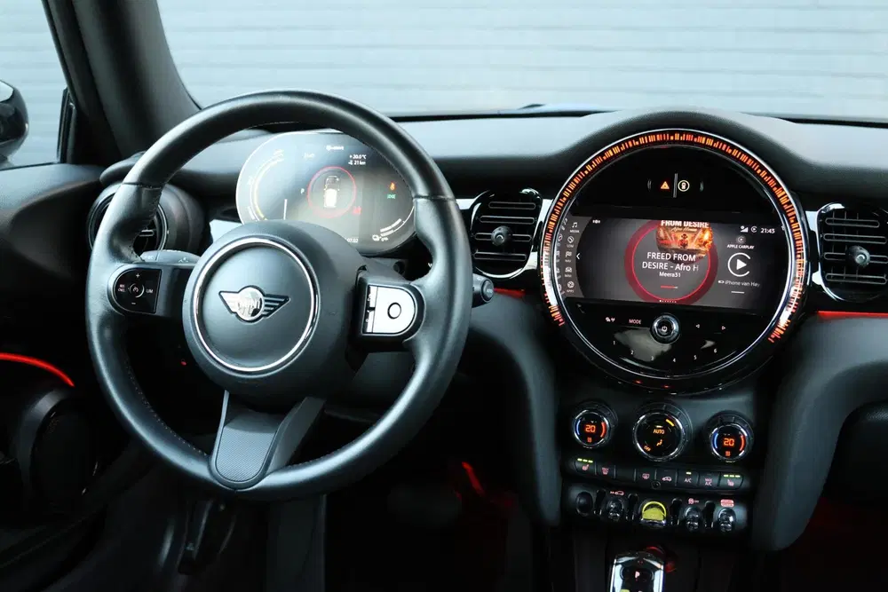 Mini Electric Classic 33 kWh uit 2021, foto 12