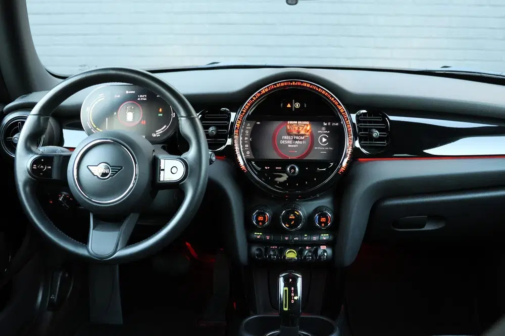 Mini Electric Classic 33 kWh uit 2021, foto 20