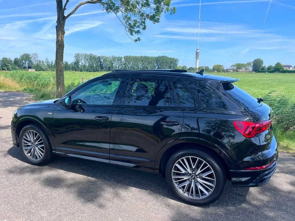 Audi Q3 35 TFSI S edition Pano 1e eig uit 2021, foto 2