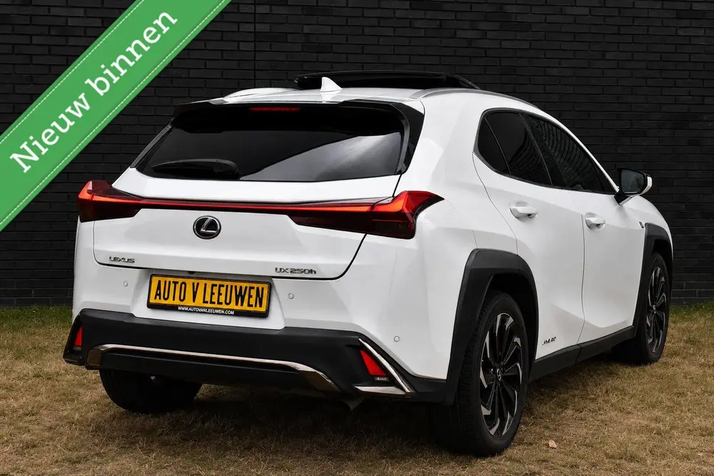 Lexus UX 250h F Sport PANORAMADAK/HEAD UP/LEDER/ETC.! uit 2020, foto 2