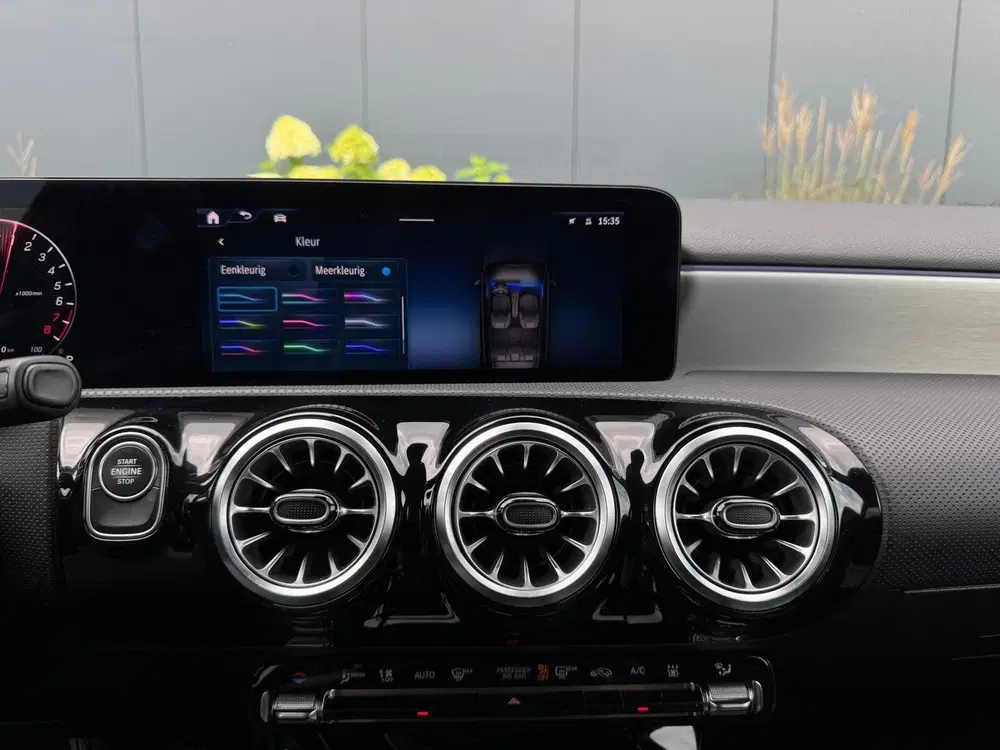 Mercedes-Benz A-Klasse 250 e AMG Line FULL PANO uit 2023, foto 11