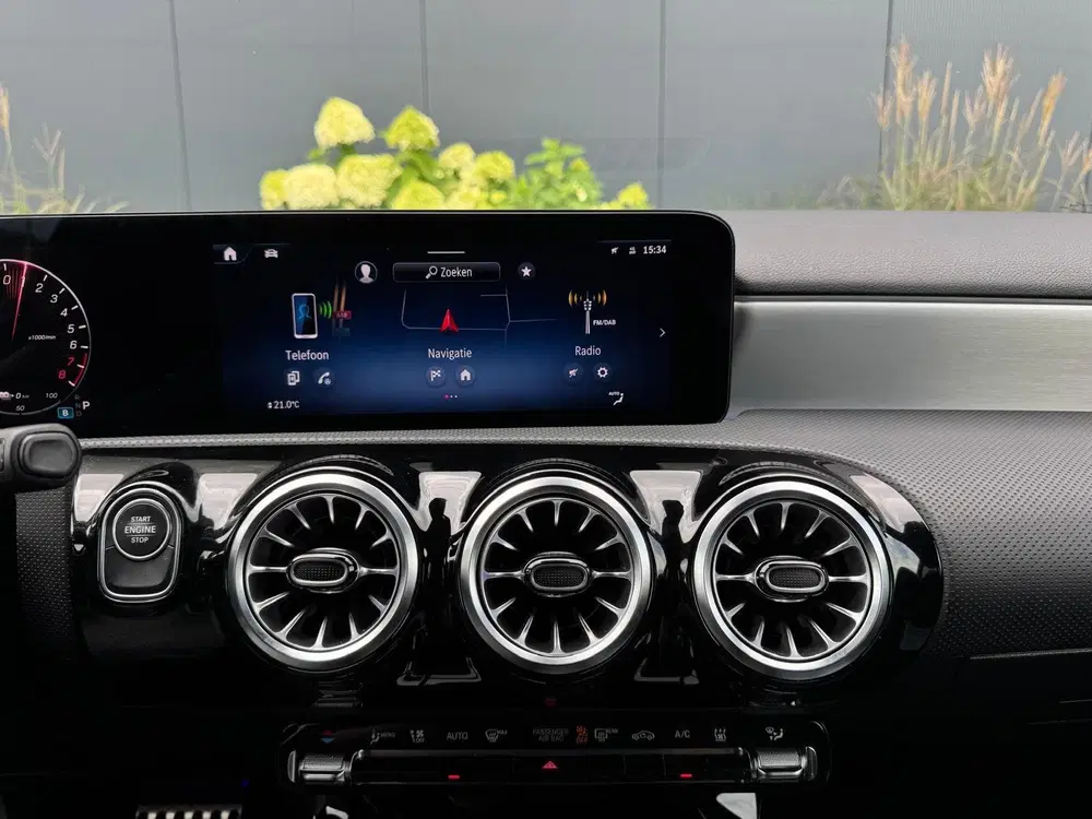 Mercedes-Benz A-Klasse 250 e AMG Line FULL PANO uit 2023, foto 12