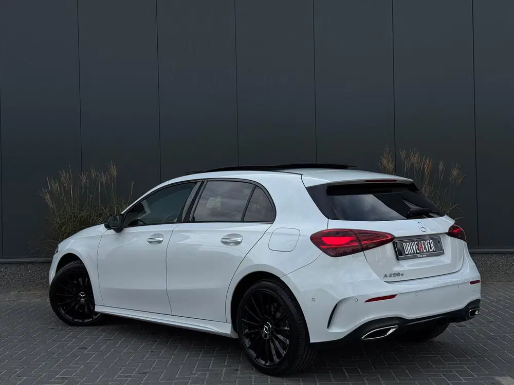 Mercedes-Benz A-Klasse 250 e AMG Line FULL PANO uit 2023, foto 8