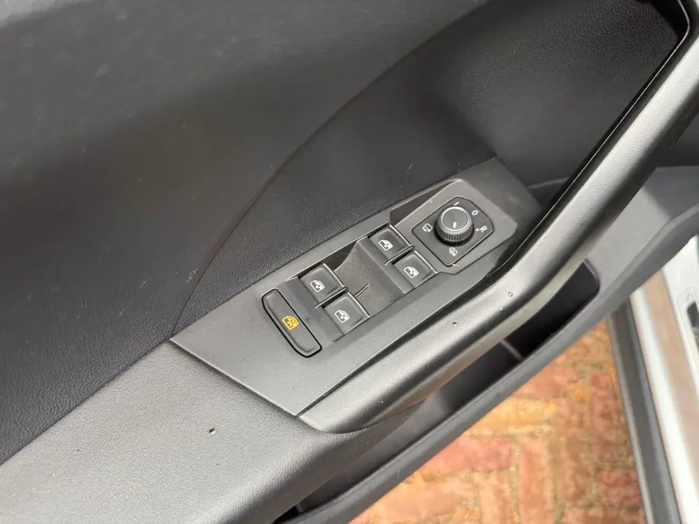 Volkswagen T-Cross 1.0 TSI Active | ACC | Trekhaak | Navigat uit 2022, foto 9