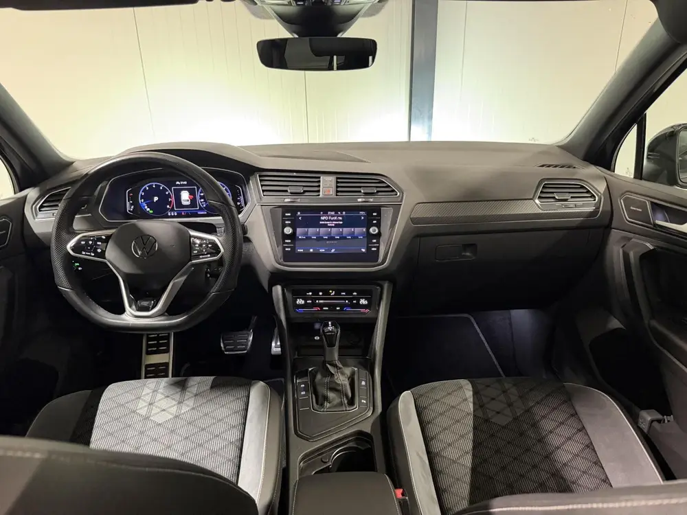 Volkswagen Tiguan 1.5 TSI R-Line Pano Virtual Harman Kardon uit 2021, foto 2