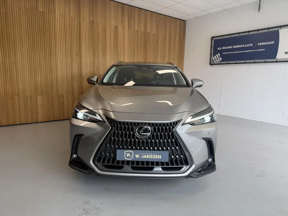 Lexus NX 450h+ AWD Launch Edition uit 2022, foto 15