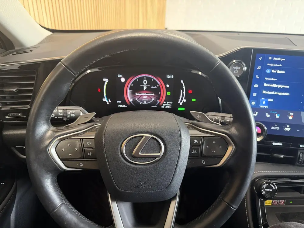 Lexus NX 450h+ AWD Launch Edition uit 2022, foto 17