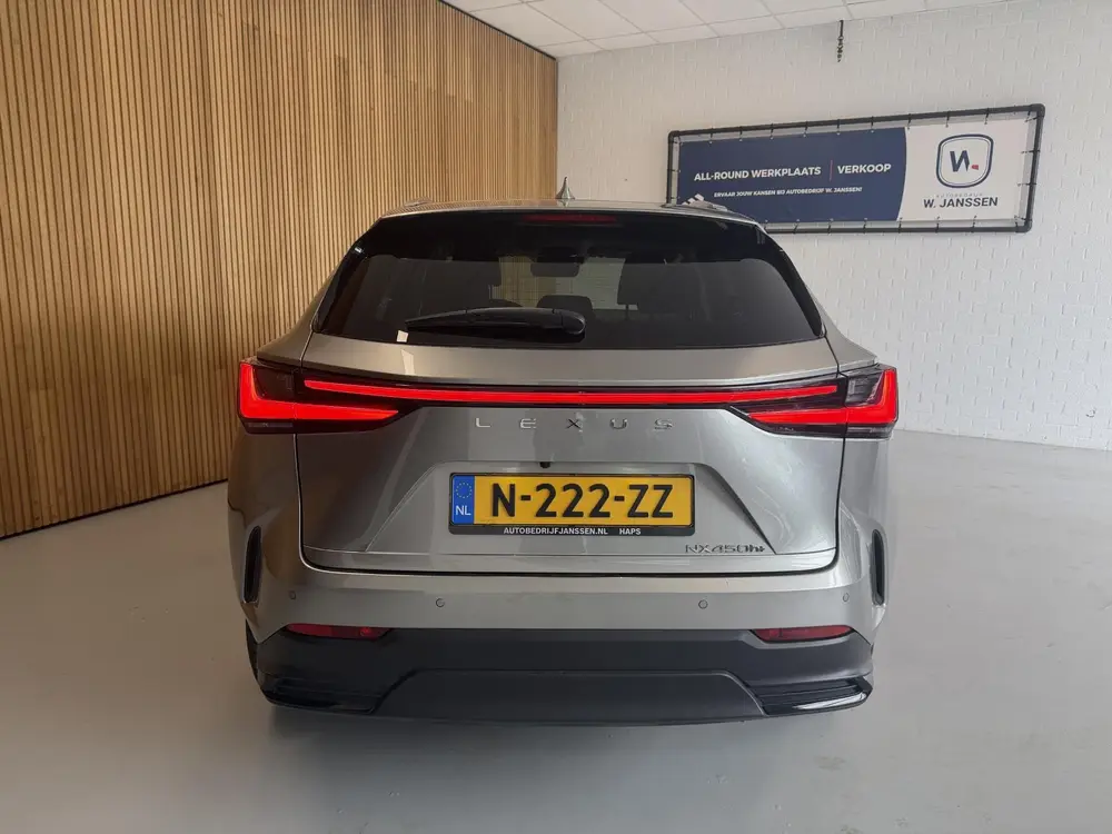 Lexus NX 450h+ AWD Launch Edition uit 2022, foto 19