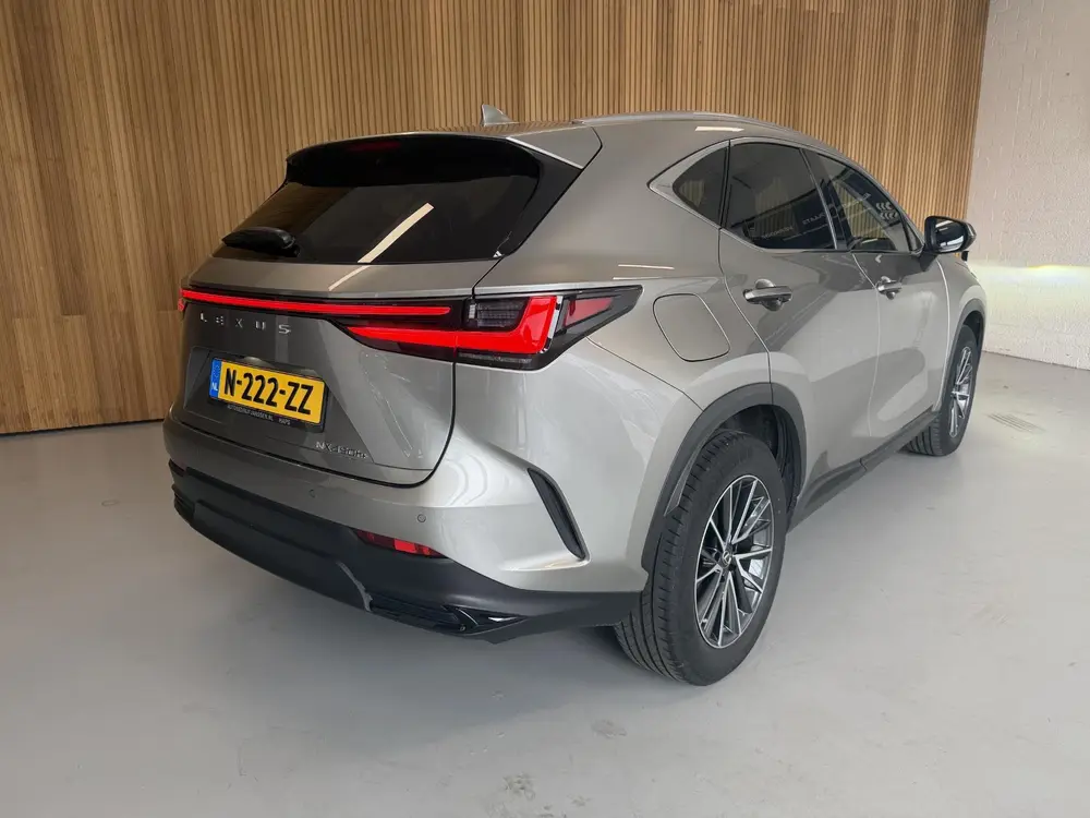 Lexus NX 450h+ AWD Launch Edition uit 2022, foto 2