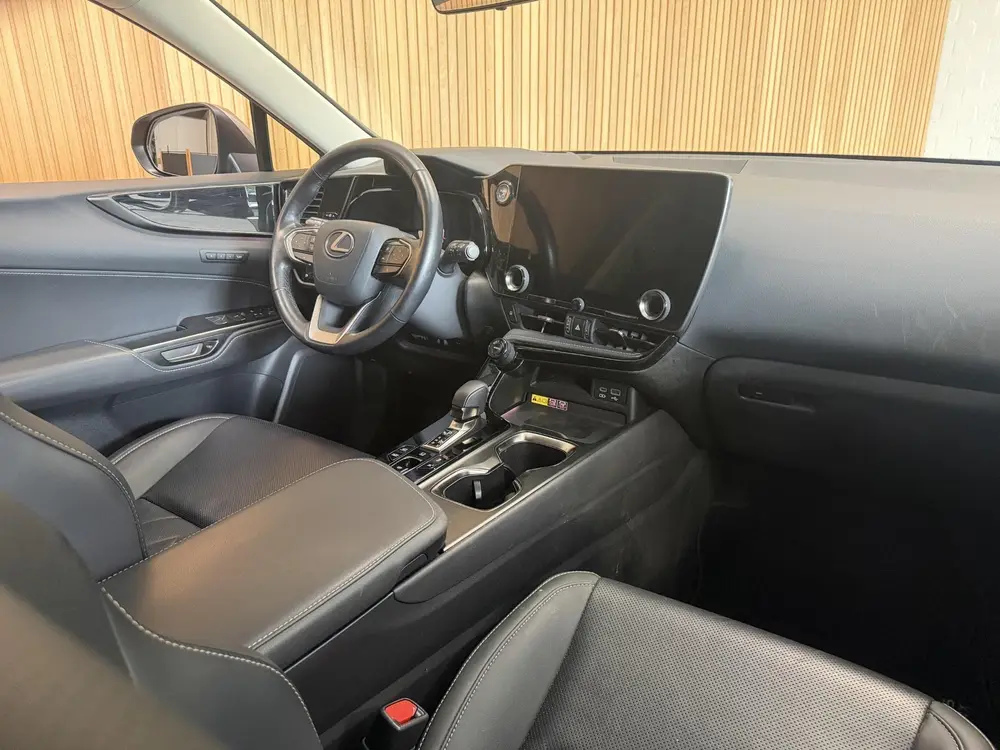 Lexus NX 450h+ AWD Launch Edition uit 2022, foto 3