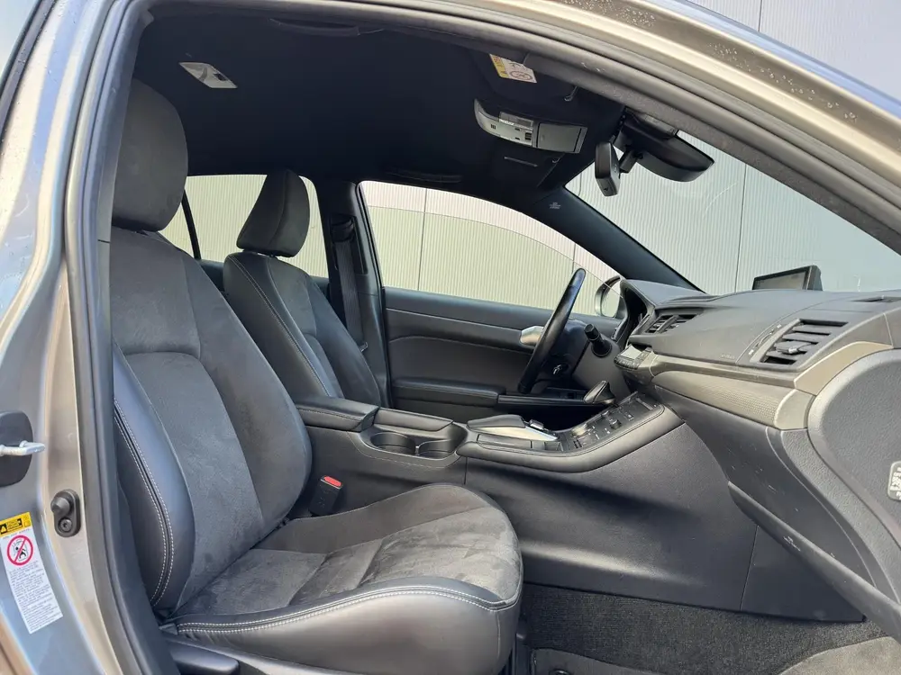 Lexus CT 200h F Sport Line Adaptieve Cruise Stoelverwarming uit 2019, foto 12