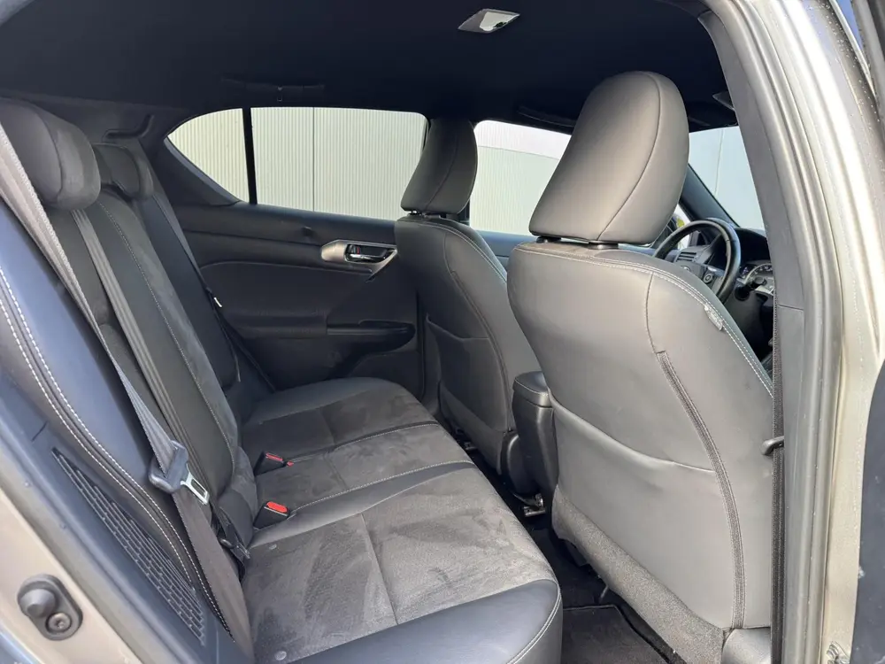 Lexus CT 200h F Sport Line Adaptieve Cruise Stoelverwarming uit 2019, foto 17