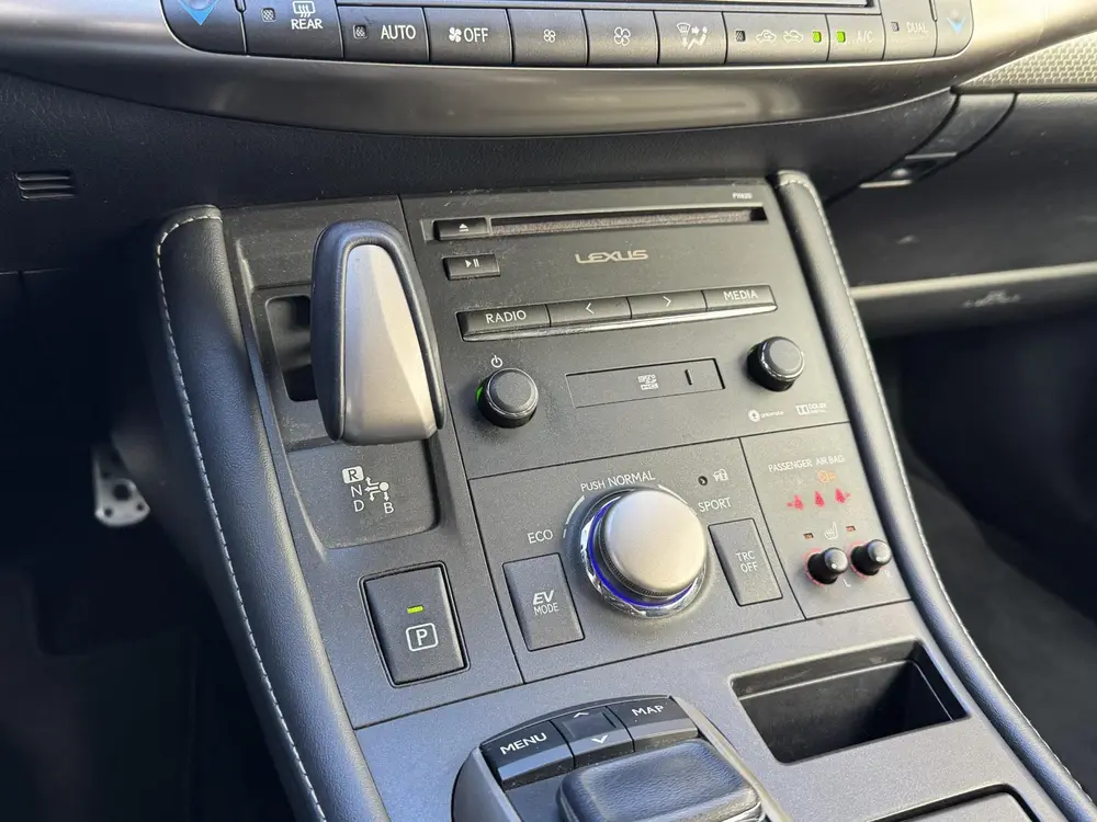 Lexus CT 200h F Sport Line Adaptieve Cruise Stoelverwarming uit 2019, foto 18