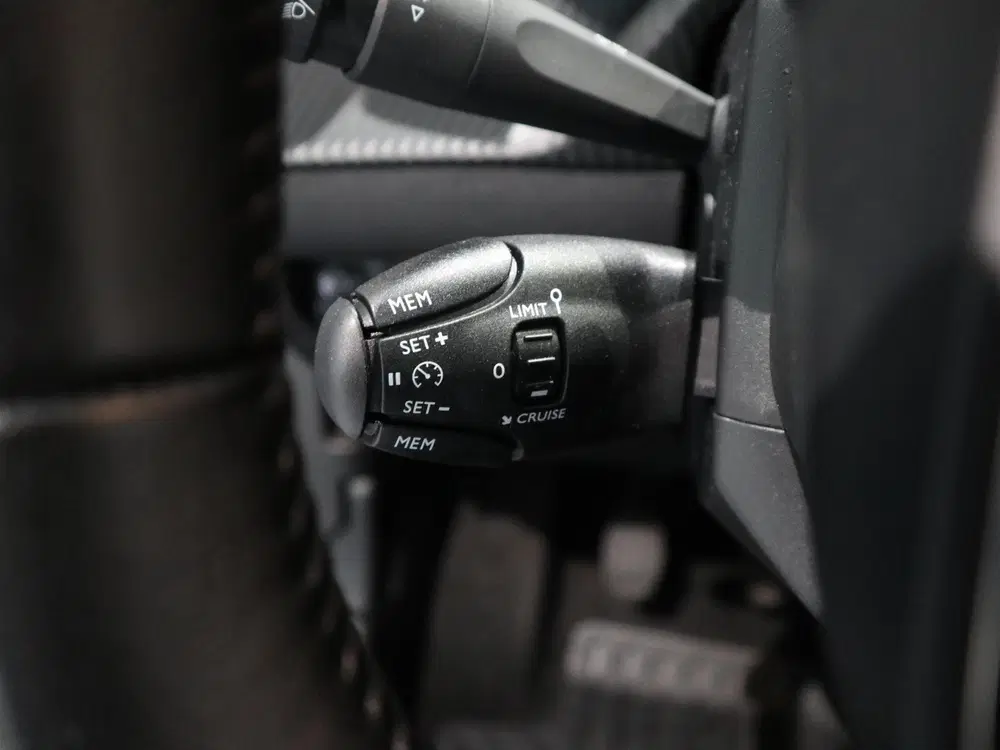 Peugeot 2008 Active NAVIGATIE uit 2021, foto 14