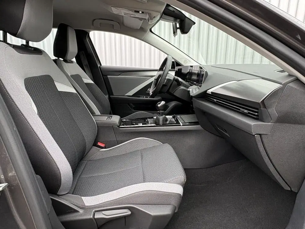 Opel Astra 1.2 Edition uit 2023, foto 16