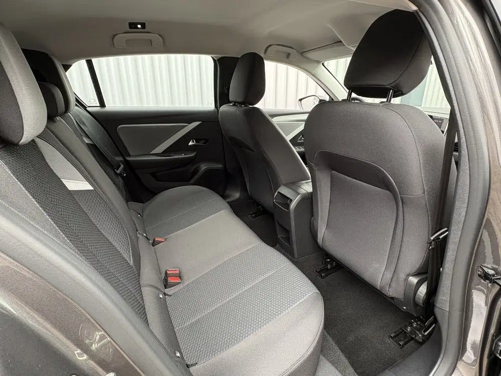 Opel Astra 1.2 Edition uit 2023, foto 17