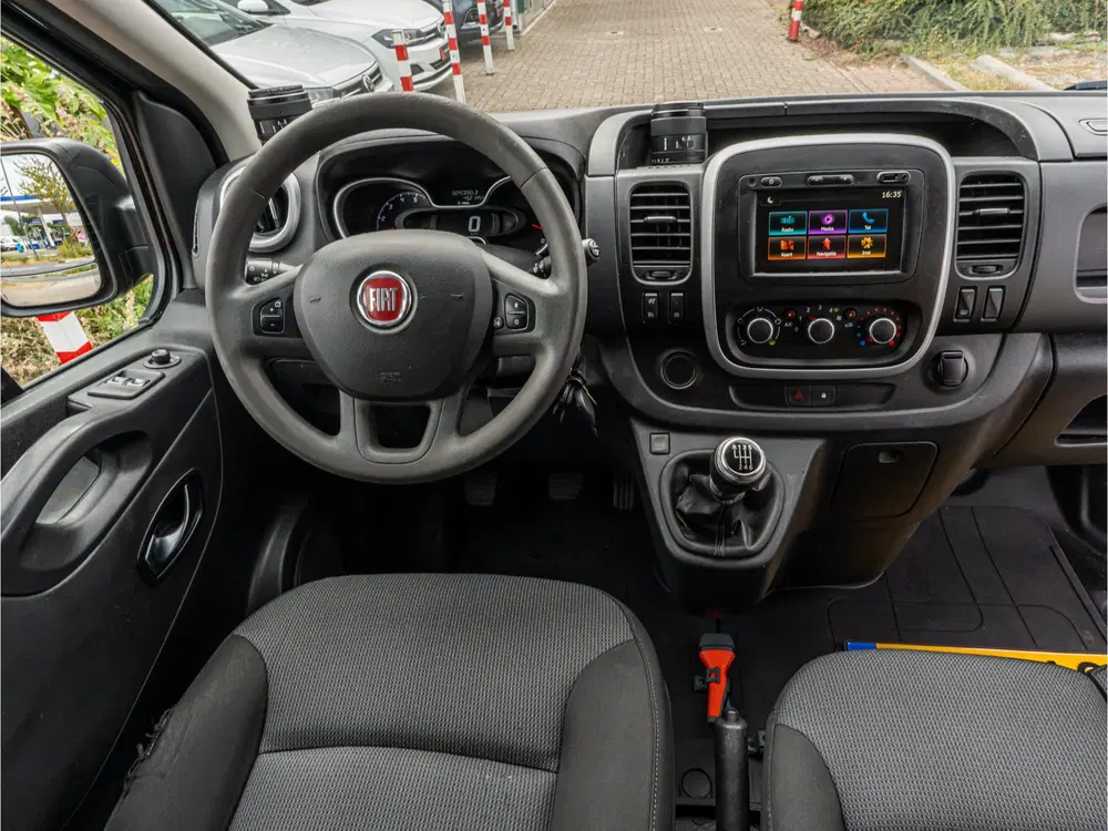 Fiat Talento 2.0 MultiJet L2H1 Basis ORG NL 17 INCH LIC uit 2021, foto 2