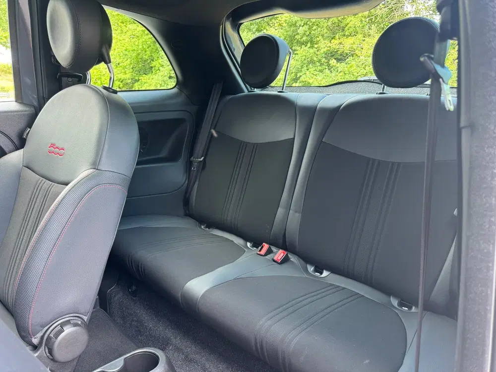 Fiat 500 1.0 Hybrid Sport uit 2022, foto 12