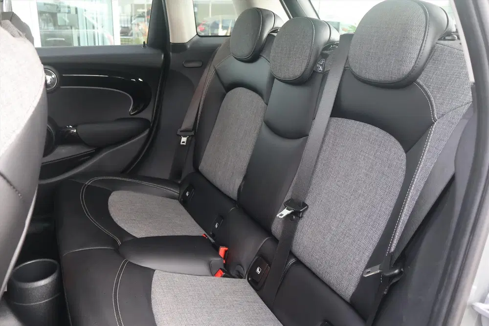 Mini Cooper 1.5 Cooper Business Edition 136pk uit 2022, foto 18