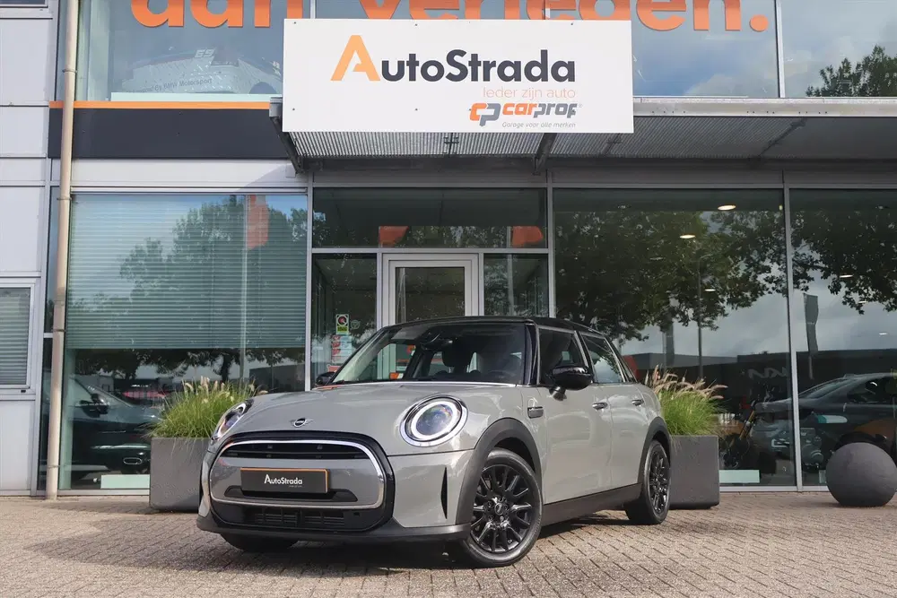 Mini Cooper 1.5 Cooper Business Edition 136pk uit 2022, foto 3