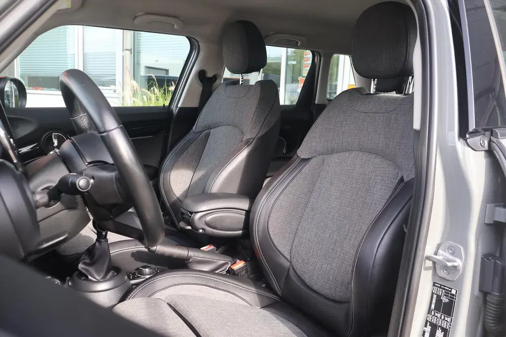 Mini Cooper 1.5 Cooper Business Edition 136pk uit 2022, foto 7
