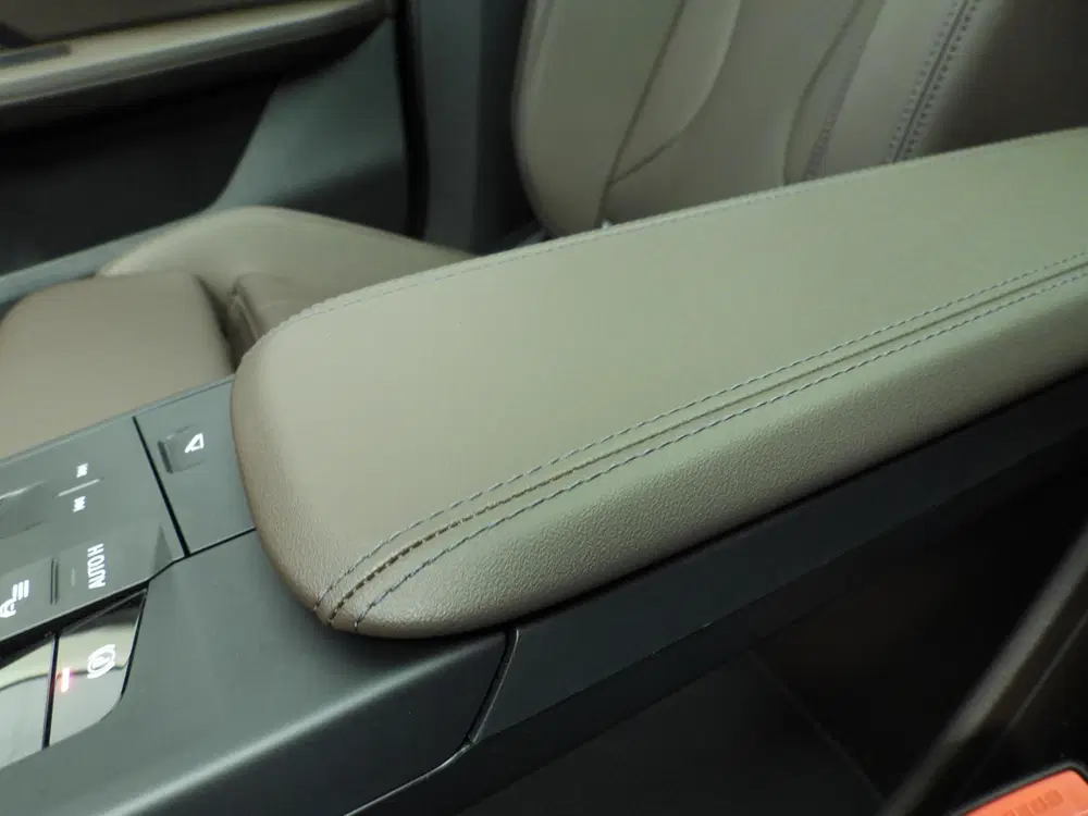 BMW iX2 eDrive20 uit 2024, foto 18