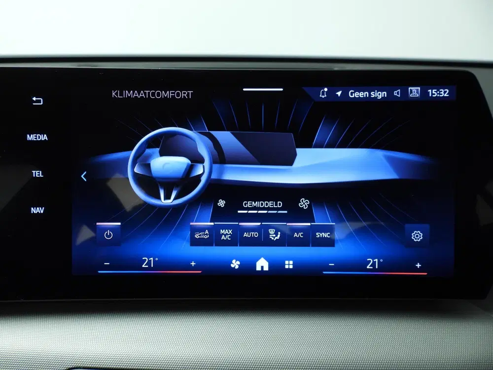 BMW iX2 eDrive20 uit 2024, foto 20