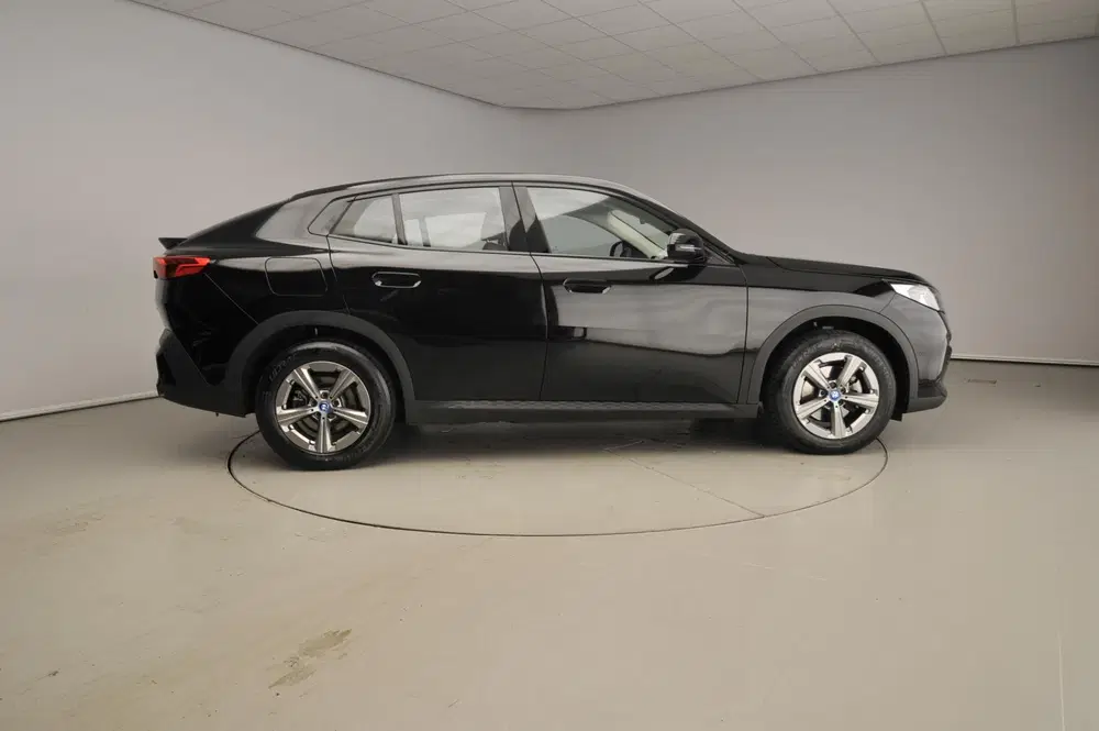 BMW iX2 eDrive20 uit 2024, foto 5